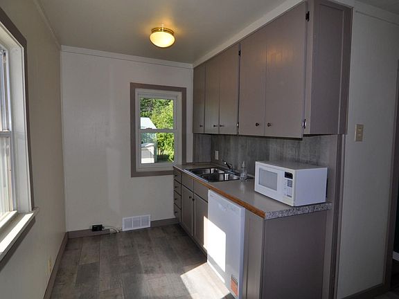 4th image of 10 Hillside Ave NW