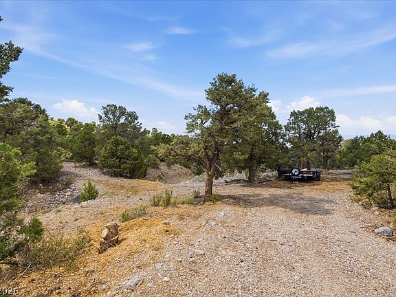 5th image of 155 Oak Trail Cir