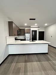 138 Mallory Avenue, #405