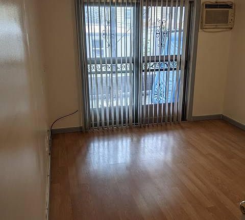 3rd image of 9-22 125th St Floor 1
