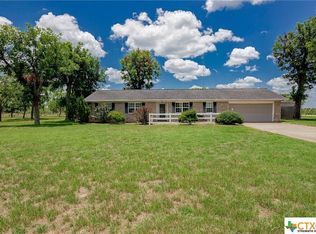 384 Love Rd, Victoria, TX 77904