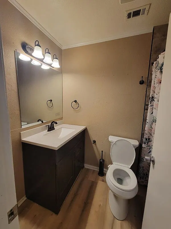 4 bed, 2.0 bath, 1902 sqft, $2,875 — Photo 2