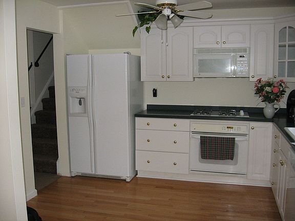 Kitchen open floorplan to entertain