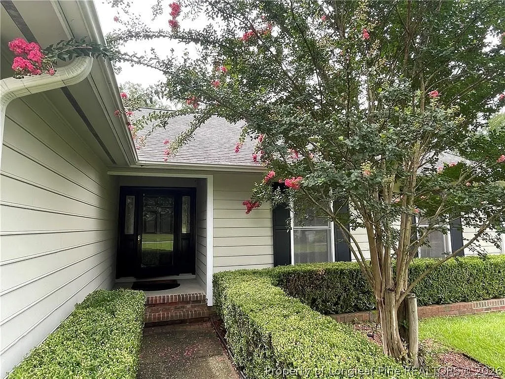 3 bed, 2.0 bath, 2300 sqft, $1,800 — Photo 2