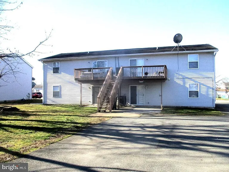 424 Harford St — Photo 2