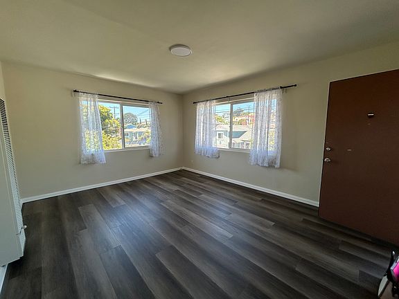 3rd image of 6224 Plumas Ave