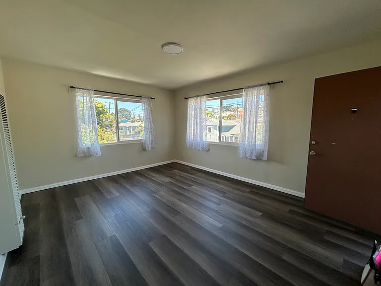6224 Plumas Ave — Photo 3