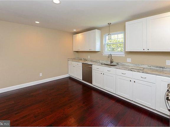 5th image of 10 Maybrook Ave