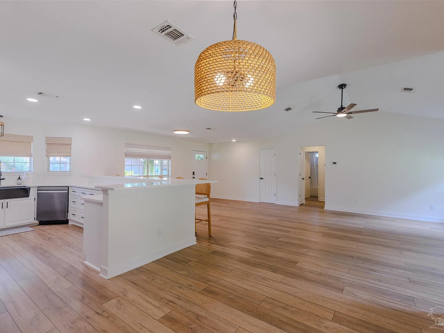 3 bed, 2755 sqft, $3,500 — Photo 4