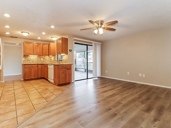 5th image of 7801 Glencoe Dr