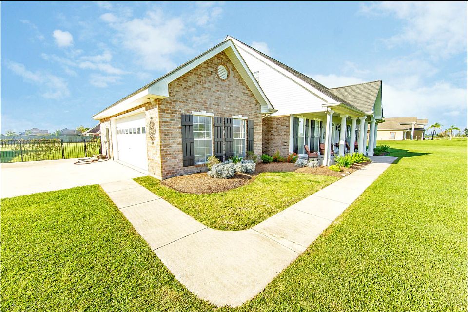 1st image of 209 Destrehan Dr