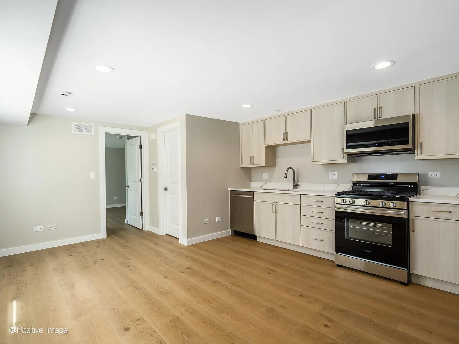 1 bed, 800 sqft, $1,975 — Photo 3