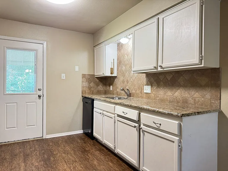 8414 Cambridge Rd #C07 — Photo 8