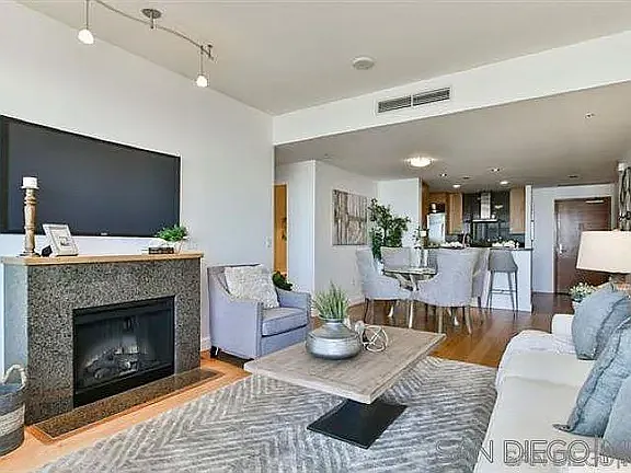700 W East St #2702 — Photo 20