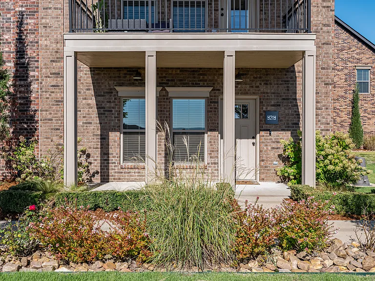 9219 Ra Young Jr Dr — Photo 2