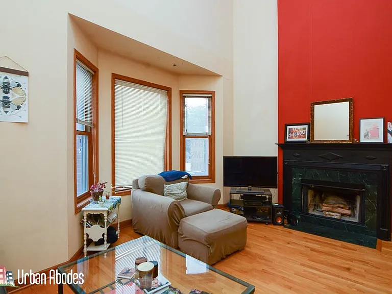 1720 W Augusta Blvd #2 — Photo 2