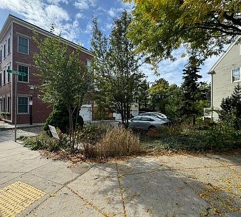3rd image of 24 Washington St