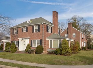 43 Thomas Rd, Rockville Centre, NY 11570