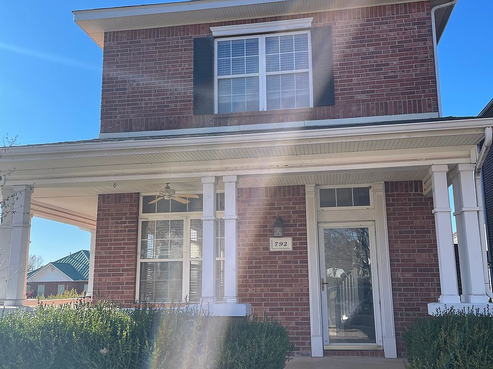 1st image of 792 Founders Park Dr W