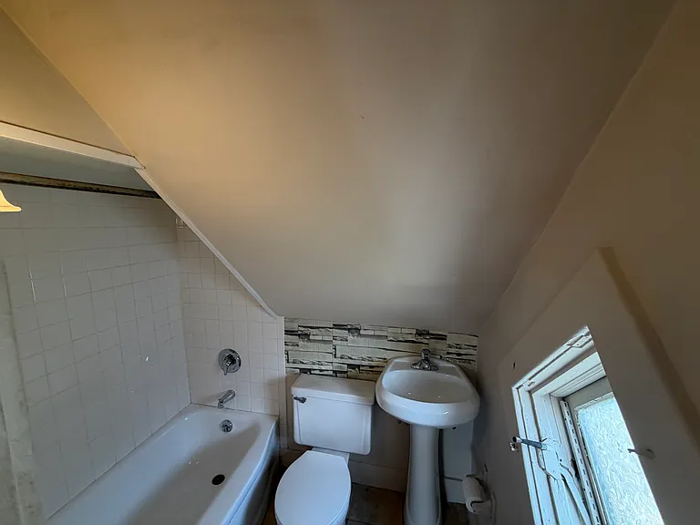 29 Lucy St #2 — Photo 4