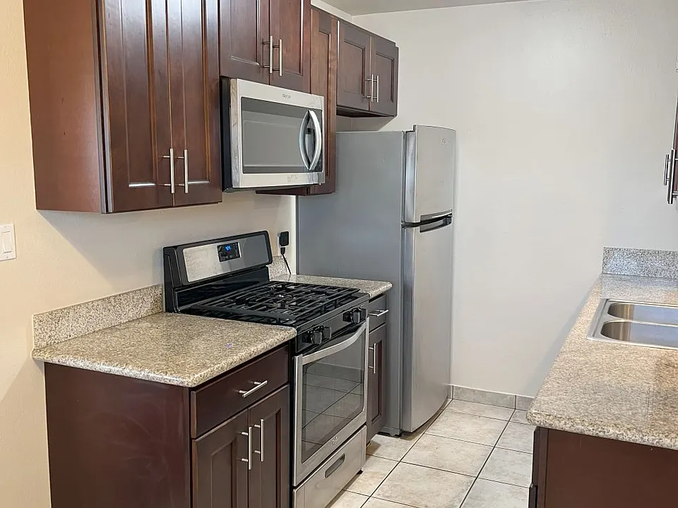938 Temple Ave #8