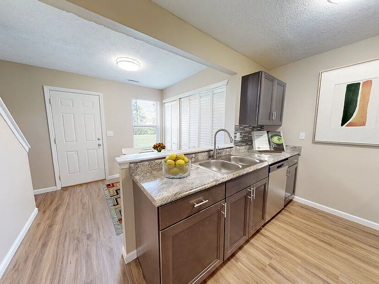 Fox Pointe Apartments — Photo 24