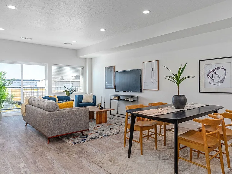 Central Heights Townhomes — Photo 16