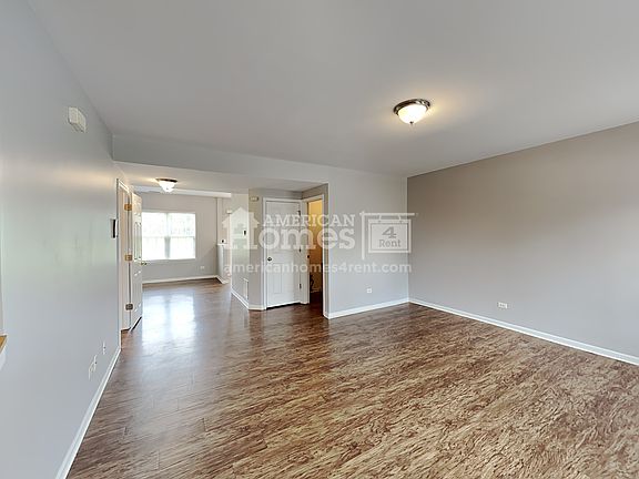 3rd image of 1232 N Village Dr #40