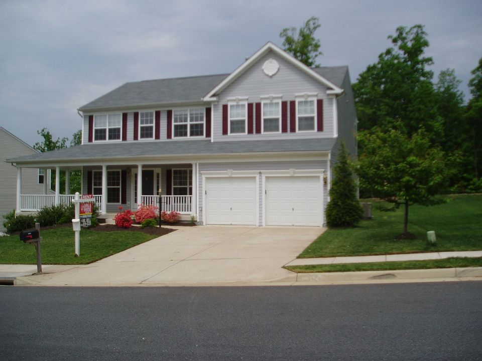 Beautiful 5 BR, 3.5 BA colonial is much larger than it looks!