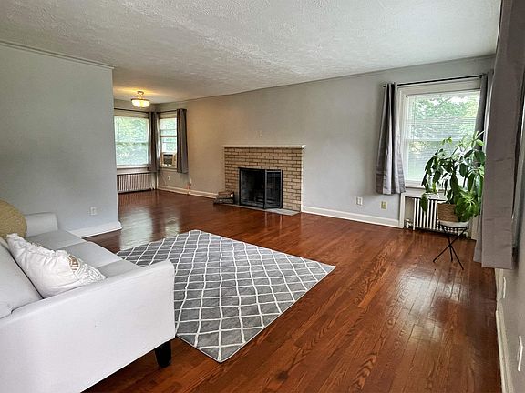 3rd image of 4607 Illinois St