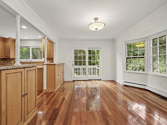 5th image of 49 E Ridge Lane