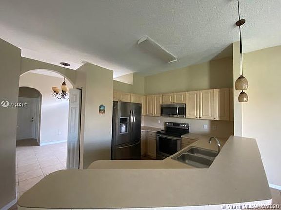 5th image of 1810 SE 16th Ave Unit 1810