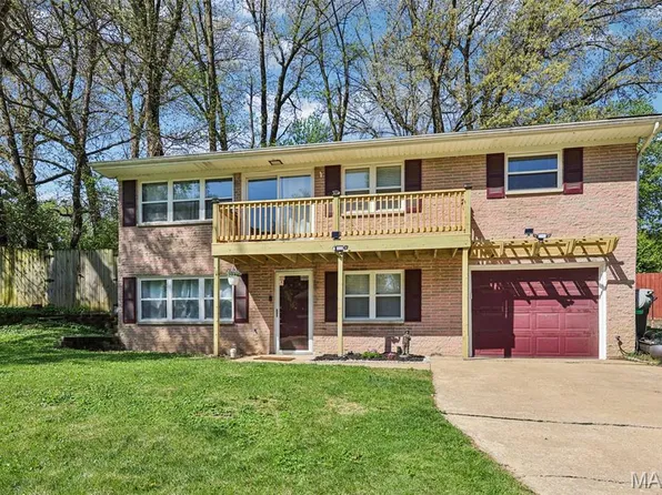 113 Mark Dr, Fairview Heights, IL 62208