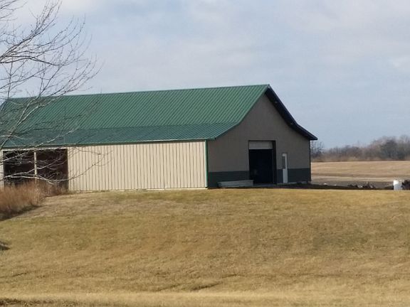 60'x64' pole barn w/concrete