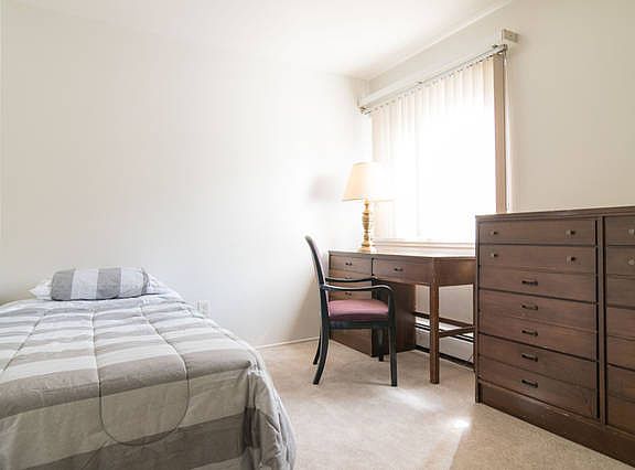 4th image of 800 Fuller St #36