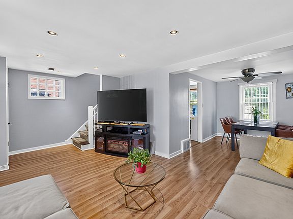 3rd image of 5115 W 63rd Pl