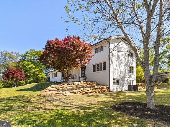 4th image of 400 Somerset Dr
