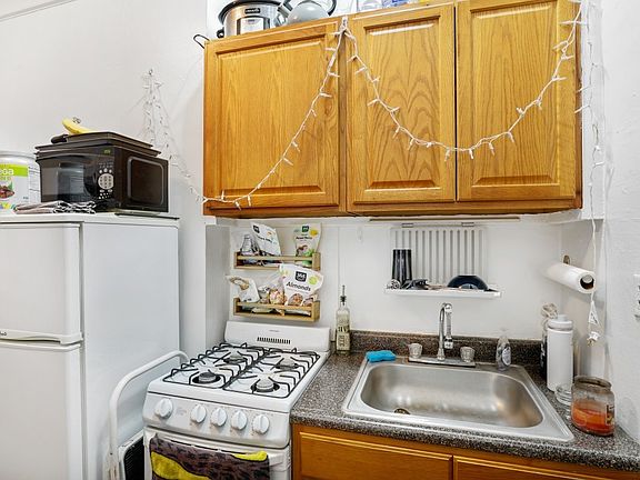 3rd image of 413 E 87th St APT 1A
