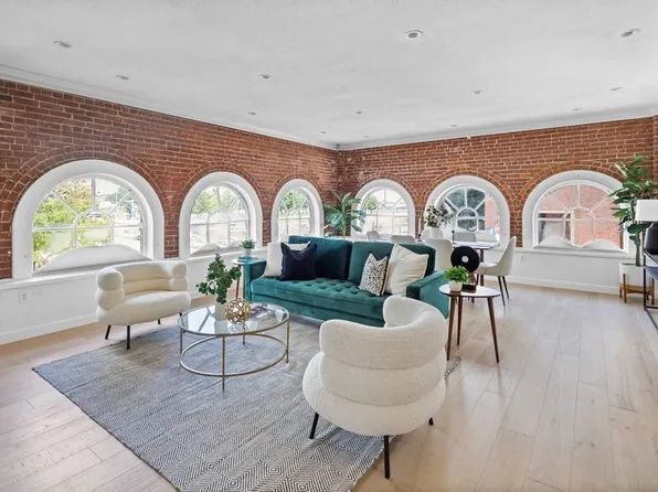 106 13th St APT 240, Charlestown, MA 02129