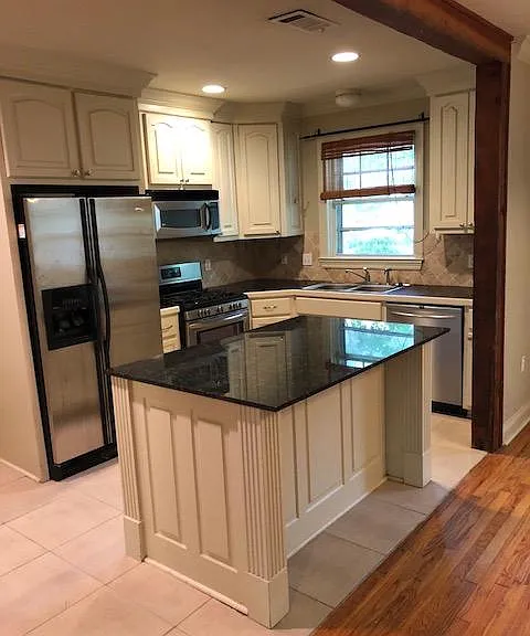 4287 Poplar St — Photo 3