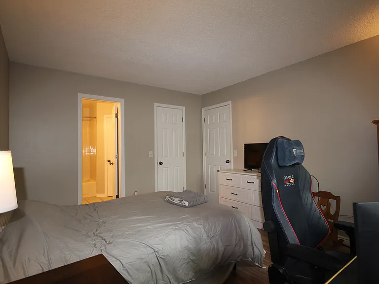 Bedroom has a private entrance to the hall full bath