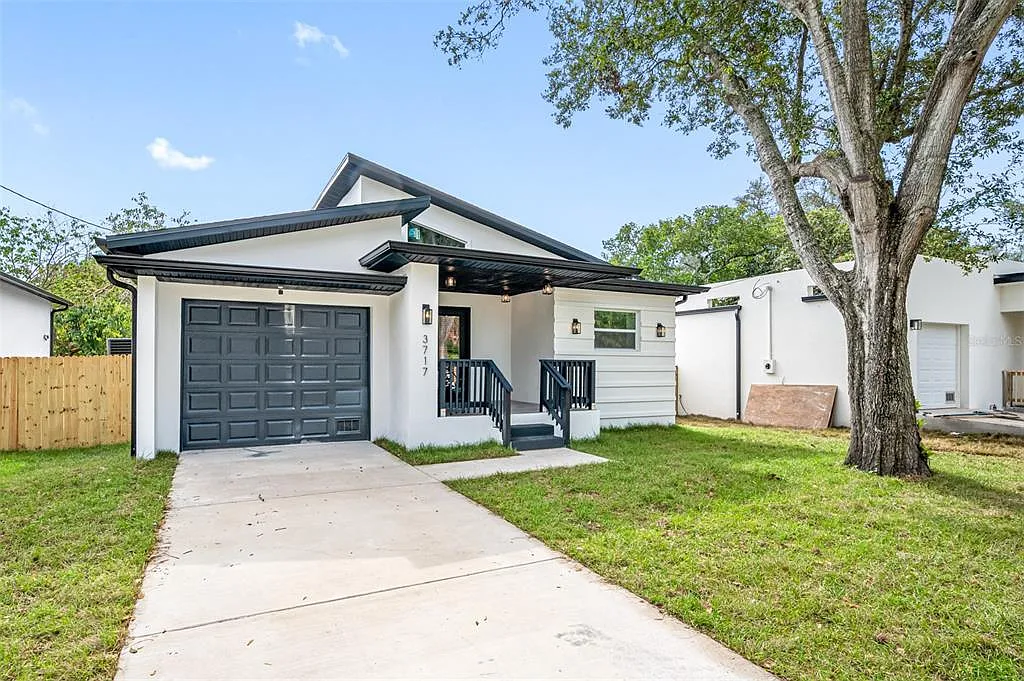 3 bed, 2.0 bath, 1611 sqft, $2,850 — Photo 1