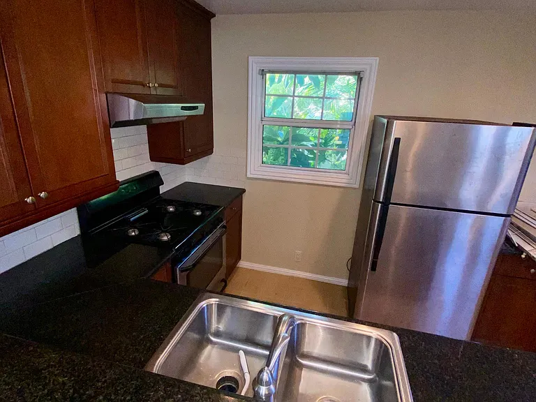 11647 Ayres Ave — Photo 7