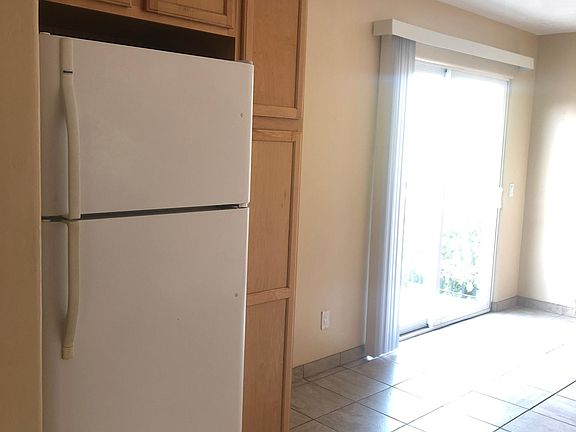 4th image of 414 Larkin St #12
