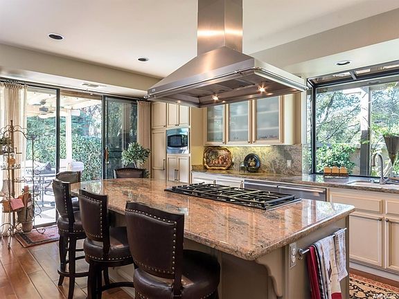 5th image of 11461 Huntington Village Ln