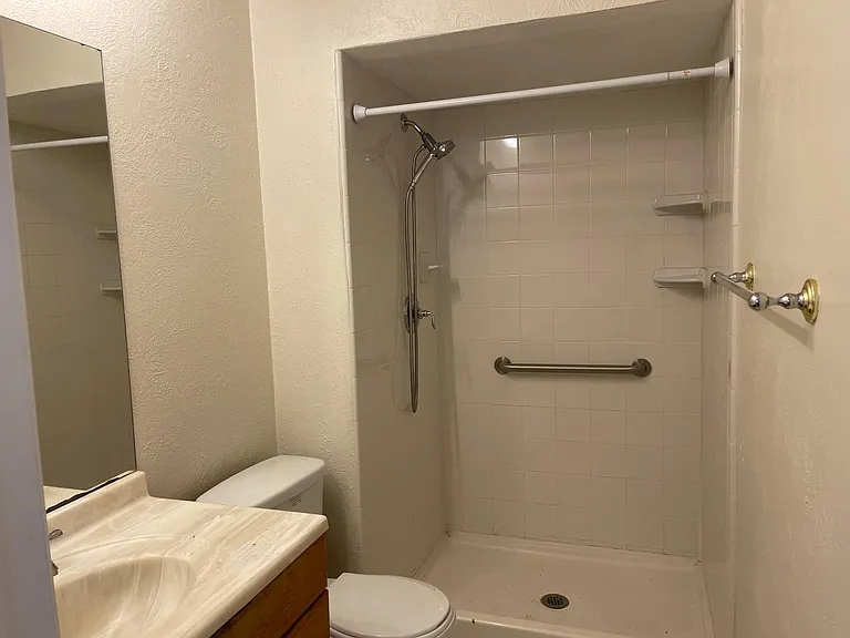 933 Shenandoah Dr — Photo 5