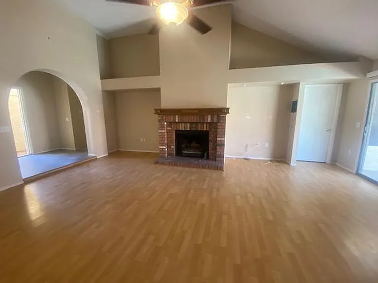 1249 E Laurel Ave — Photo 10