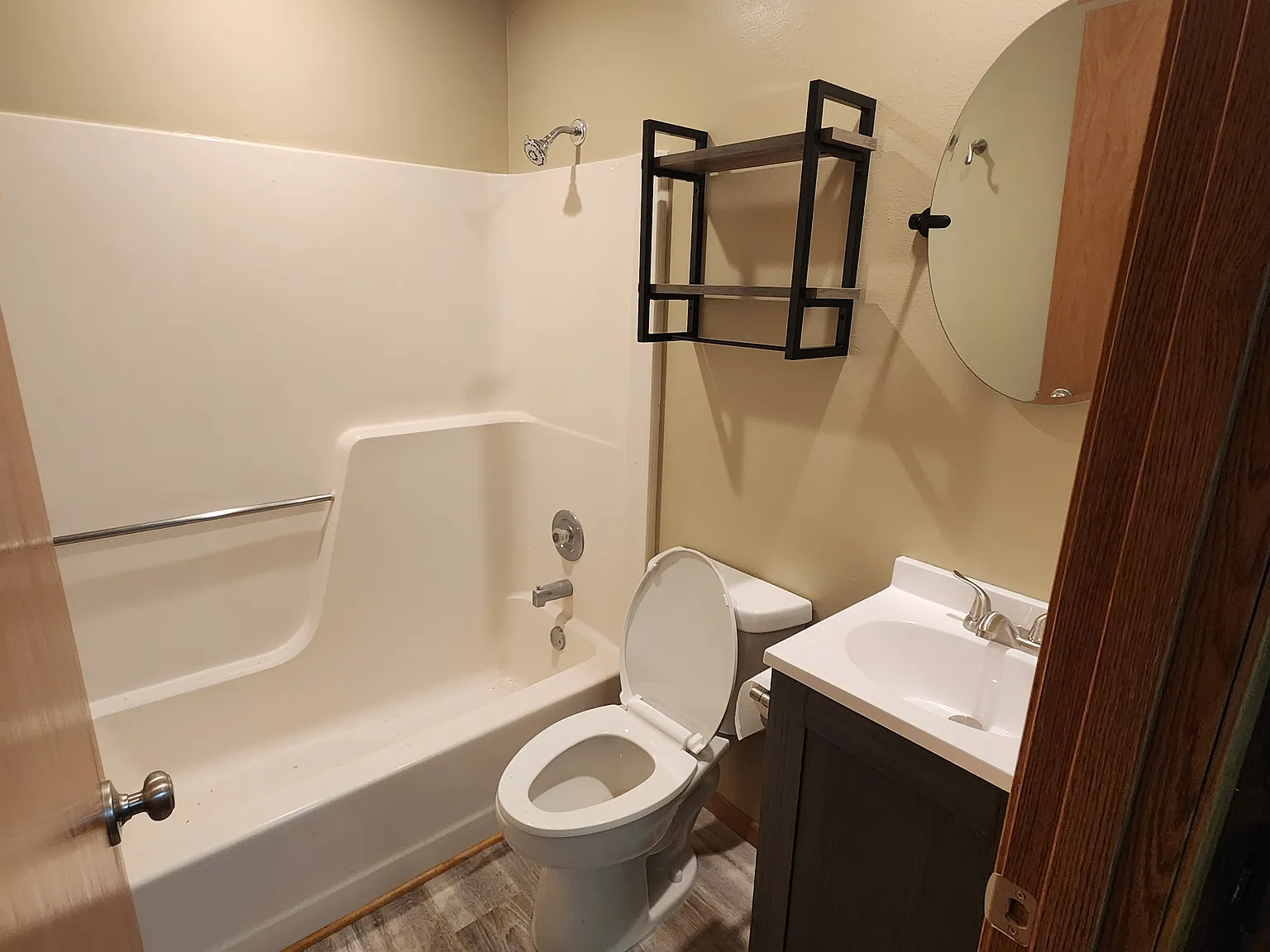 3 bed, 1600 sqft, $2,400 — Photo 4