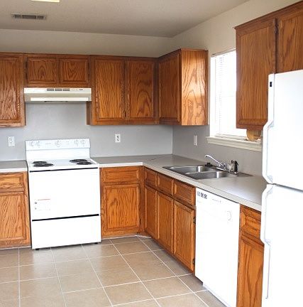 3rd image of 408 Deloris Dr