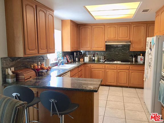 3rd image of 2134 Parnell Ave